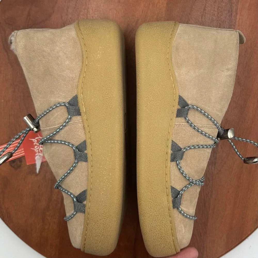 Free People Snowdrop Mico Mukluk Shearling Platform Boots‎ Tan Suede Womens 8